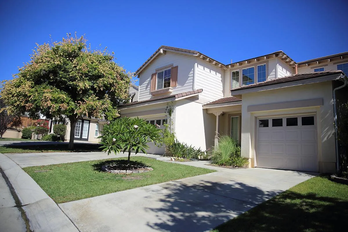 5 bed, 3173 sqft, $5,500 — Photo 1