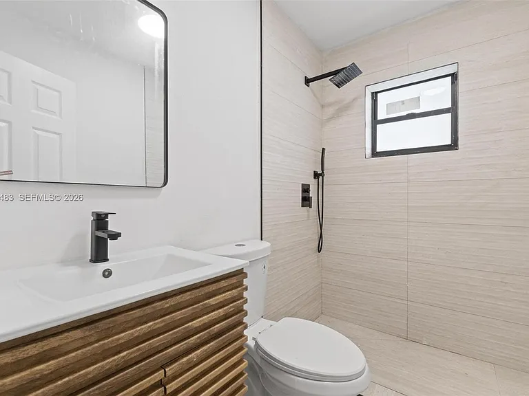 2440 SW 3rd St #2 — Photo 7