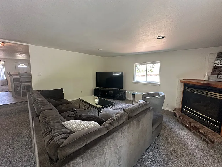 873 Parkwood Way — Photo 17