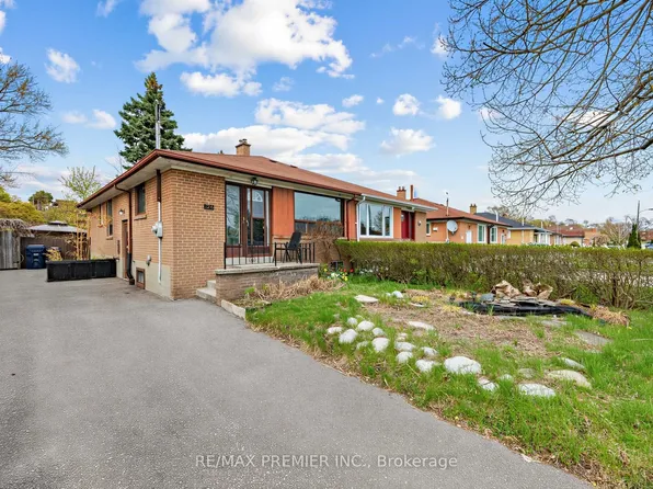 126 Langden Ave, Toronto, ON M6N 2L5