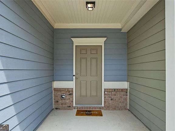 2nd image of 521 Crescent Woode Dr