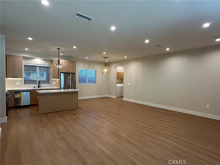 4381 Allott Ave — Photo 4