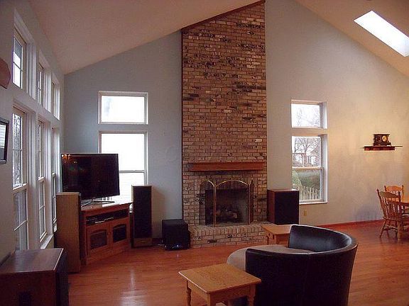 4th image of 5457 Hyde Park Dr