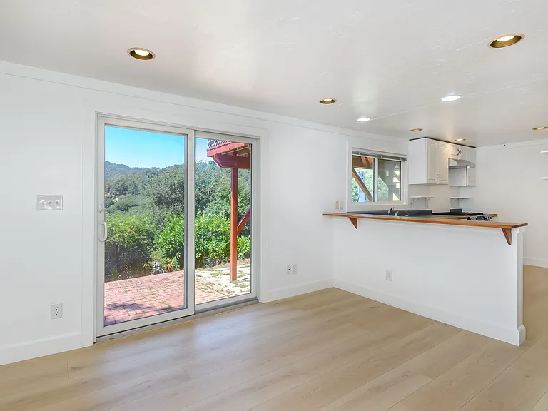 161 Sacramento Ave #1 — Photo 9