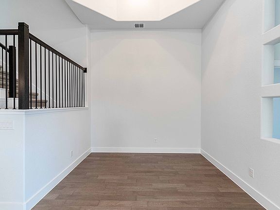 5th image of 217 Hollister Dr