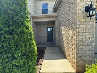 4 bed, 2395 sqft, $2,350 — Photo 2