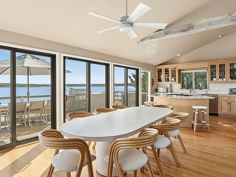 37 Sandgate Ln — Photo 8