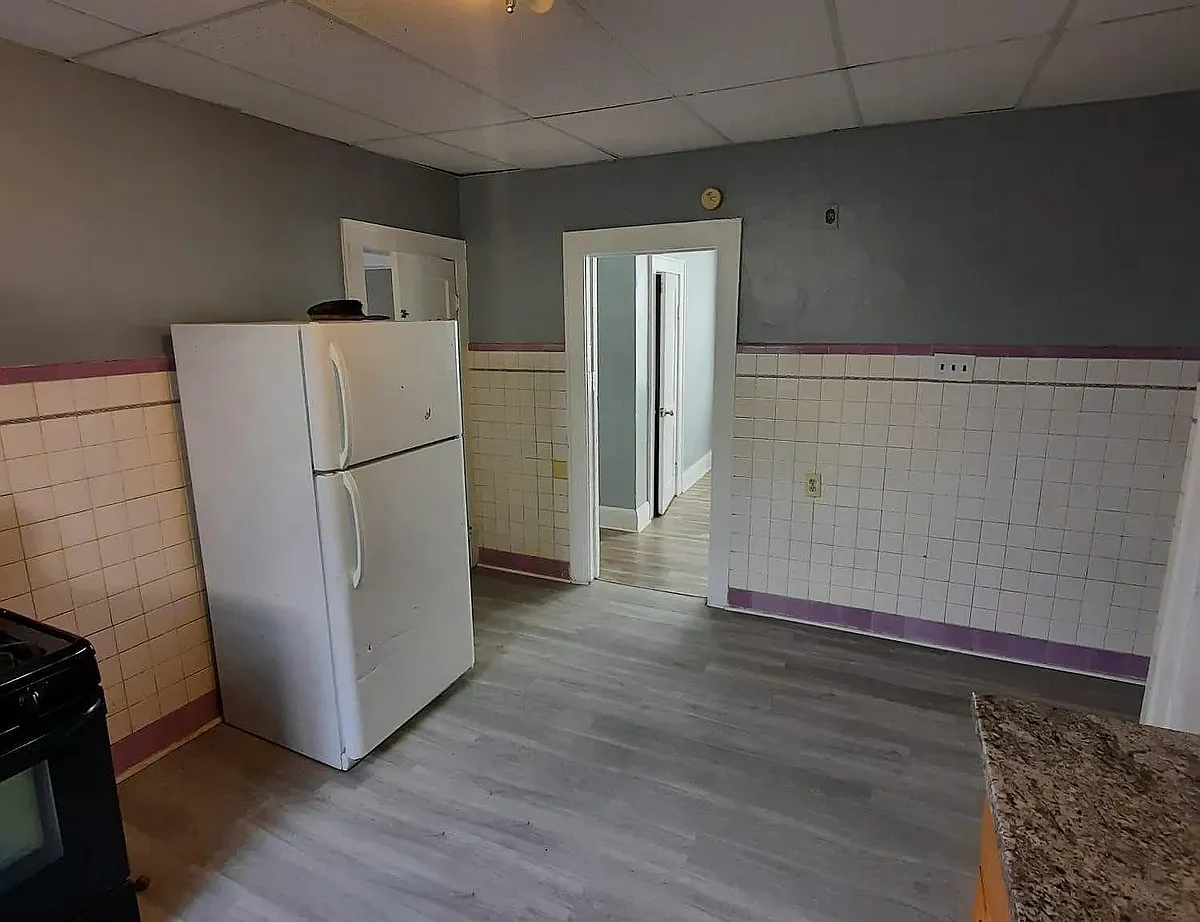 Building Photo - 571 Jackson Ave #2