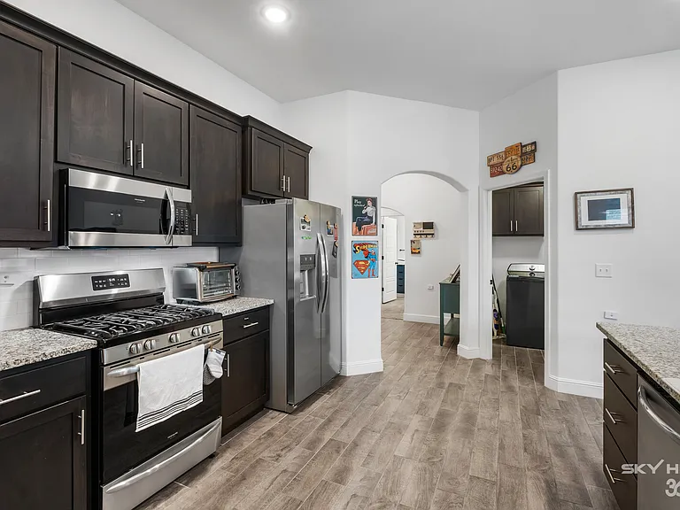 6102 Hoover St — Photo 5