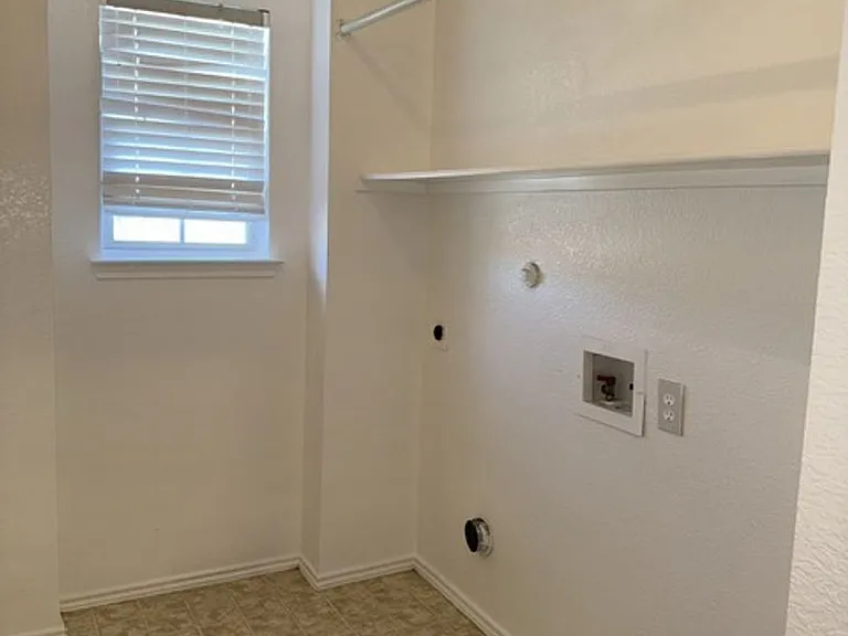 2411 Canyon Springs Dr — Photo 17