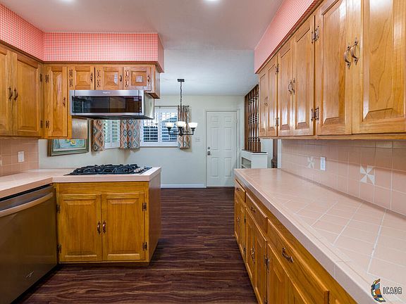 5th image of 635 Yucca Dr
