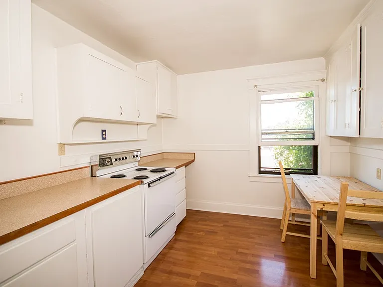 427 SW 5th St #B — Photo 8