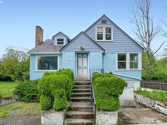 3rd image of 3552 NE Everett St