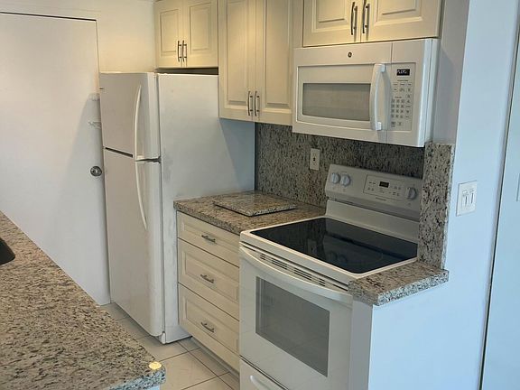 5th image of 720 Orton Ave APT 607