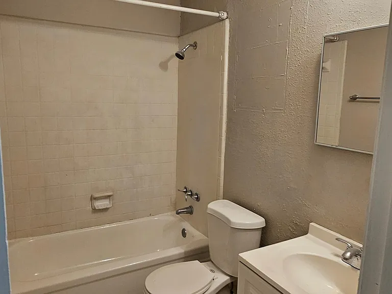229 Lawrence Rd — Photo 6