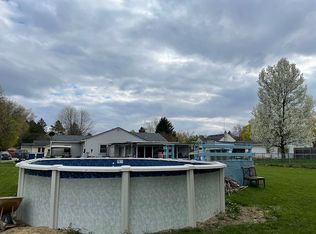 615 Senecal St, Fenton, MI 48430