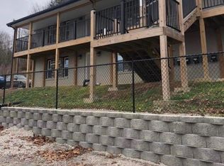 101 Bertha Wallace Dr, Irvine, KY 40336