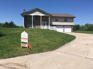 1035 Lakeview St, Milford, KS 66514