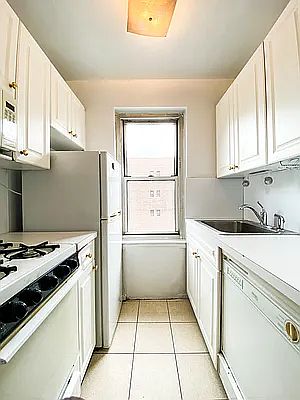 2nd image of 435 E 77th St APT 6B