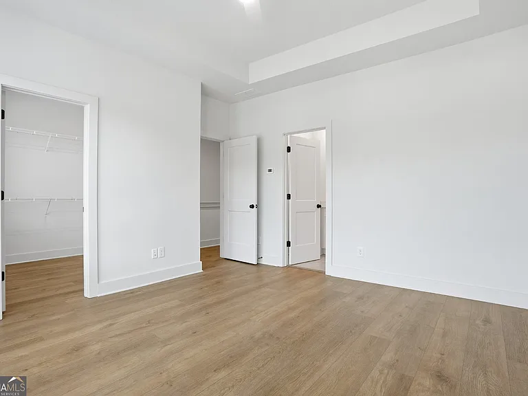 2597 Mackintosh — Photo 14