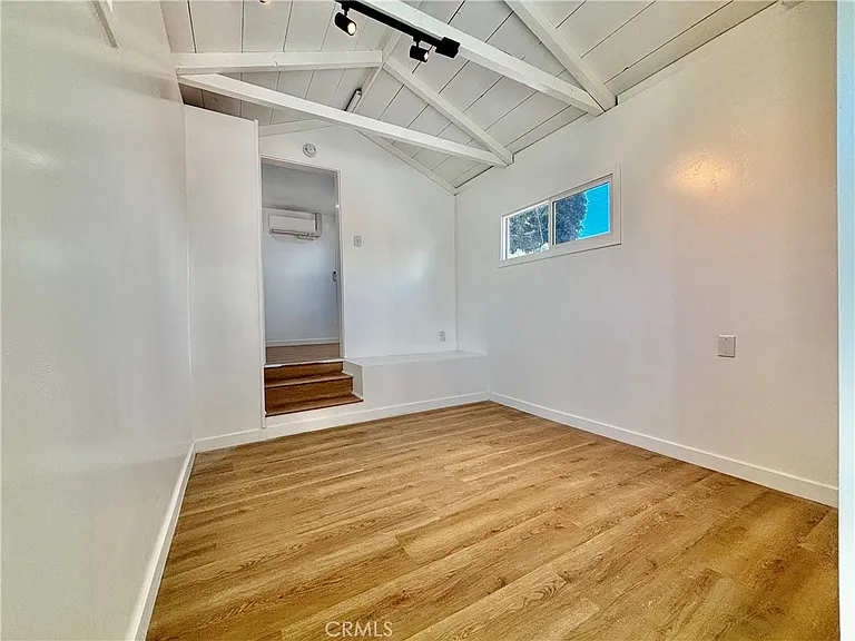 910 Acacia Ave — Photo 12