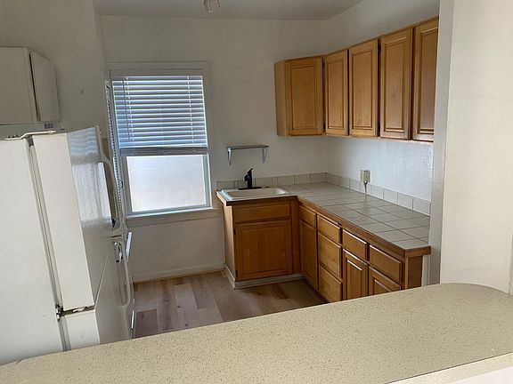 5th image of 739 Cortland Ave