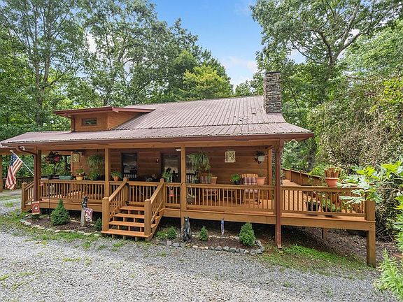3rd image of 568 Eagle Mountain Dr W