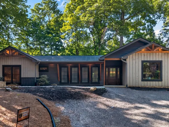 825 & 829 Willow Brook Way, Gatlinburg, TN 37738