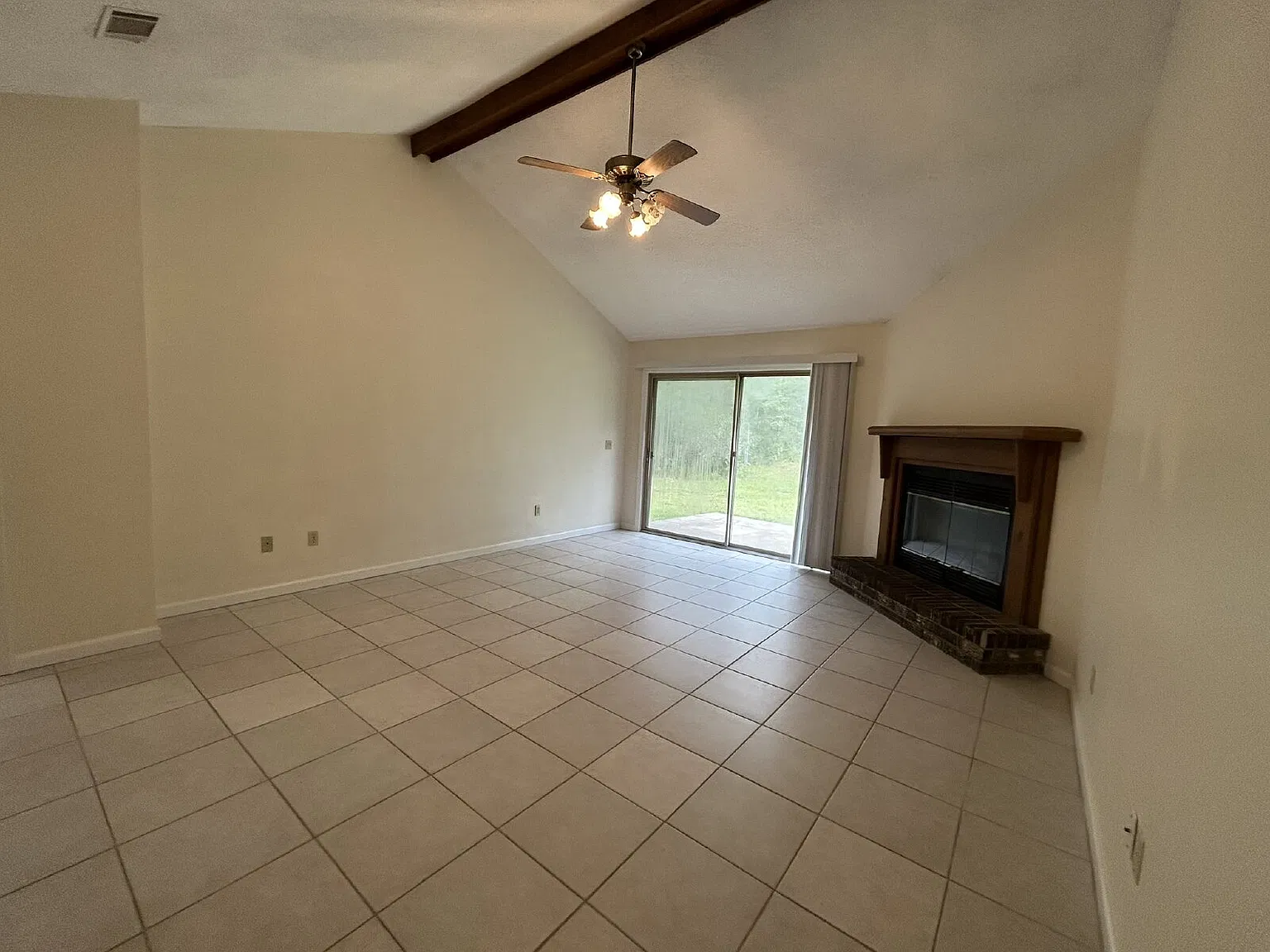 3 bed, 2.0 bath, 1472 sqft, $1,650 — Photo 2