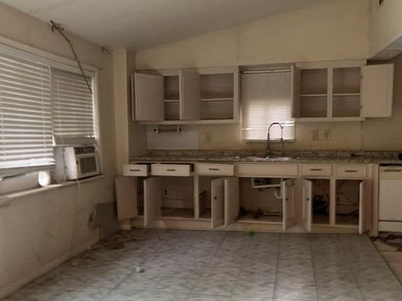 4th image of 5419 Shirley St