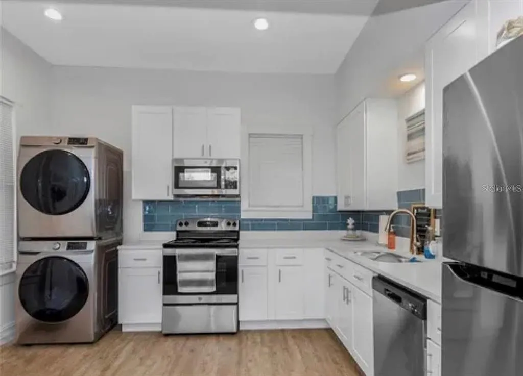 210 E Plymouth St — Photo 4