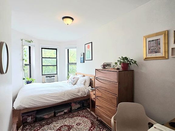 3rd image of 616 Saint Johns Pl #3