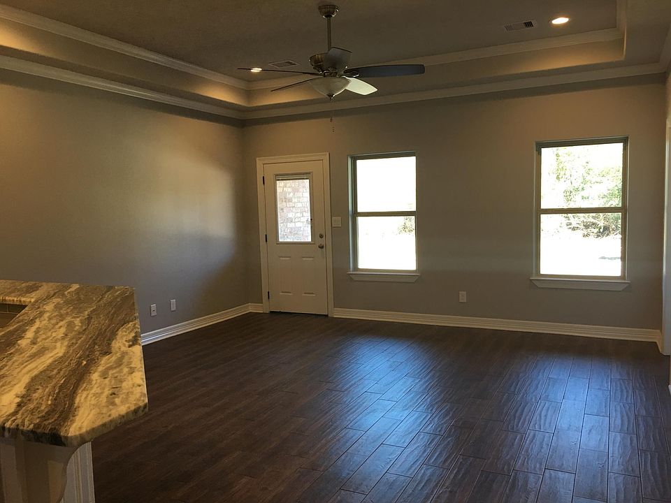 Large Living Room - door to back porch/yard