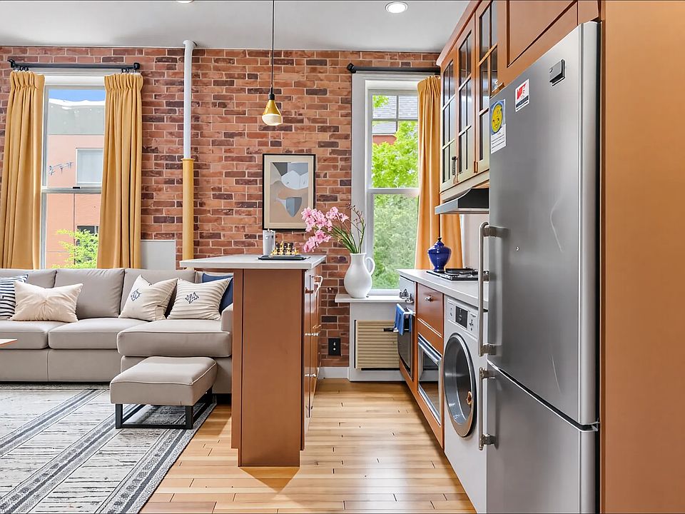 1st image of 304 W 10th St #B2