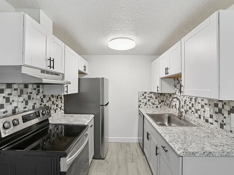 Images Highland Apartments — Photo 26