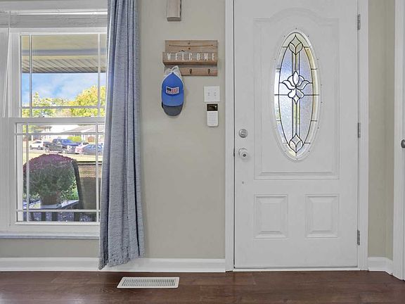 5th image of 804 Dover Ct