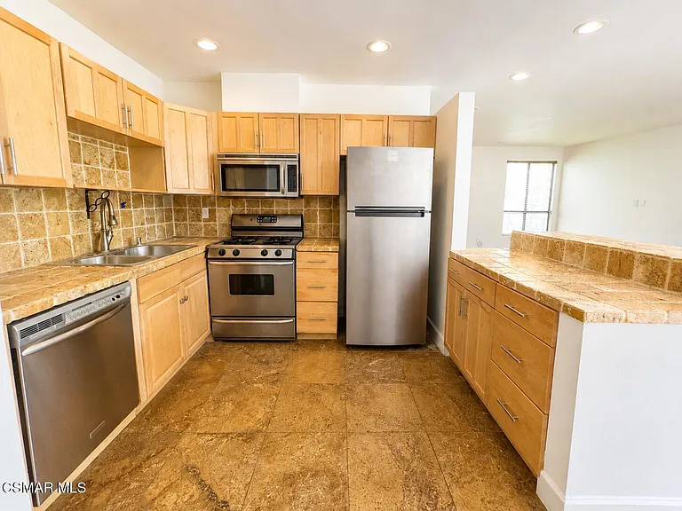 4506 Saugus Ave #11 — Photo 6