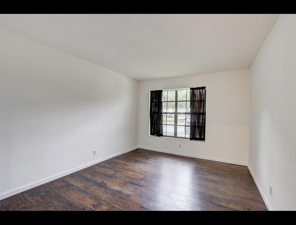 1st image of 499 Hardwood Pl