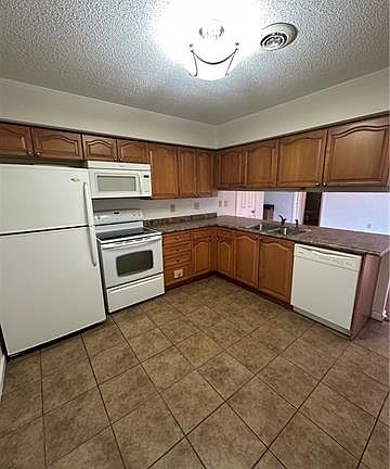 5th image of 1500 W Esplanade Ave APT 32C
