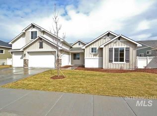 943 W Bear Track Dr, Meridian, ID 83642