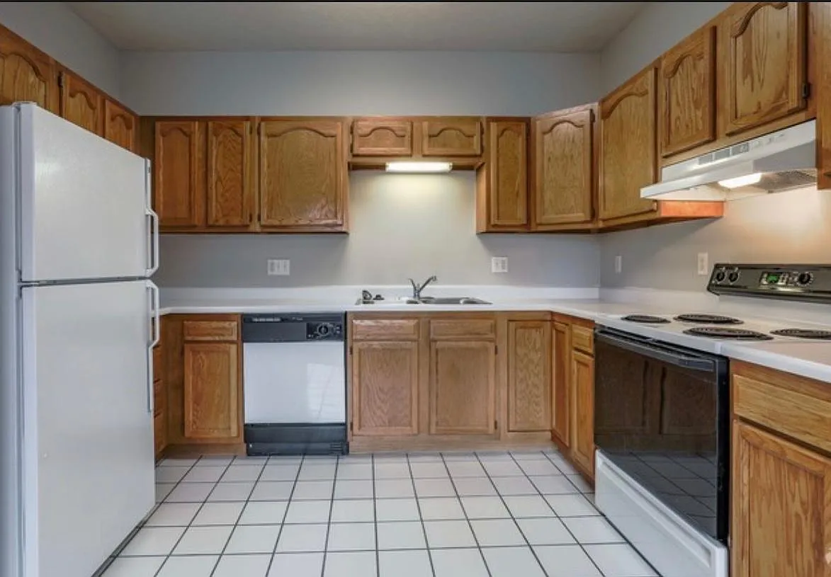 Mandarin Cove Apartments — Photo 1