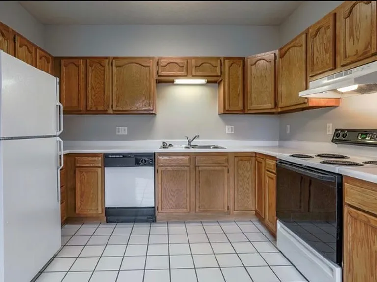 Mandarin Cove Apartments — Photo 1