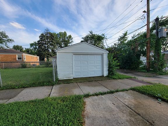 5th image of 9900 S Paxton Ave