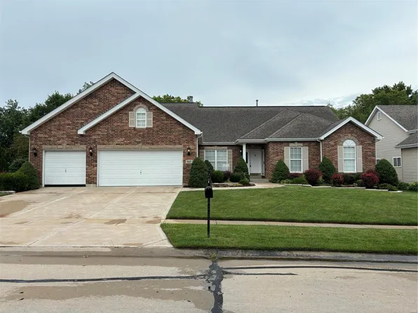5845 Hidden Creek Dr, Saint Charles, MO 63304