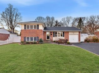 22 Niagara Lane, Commack, NY 11725