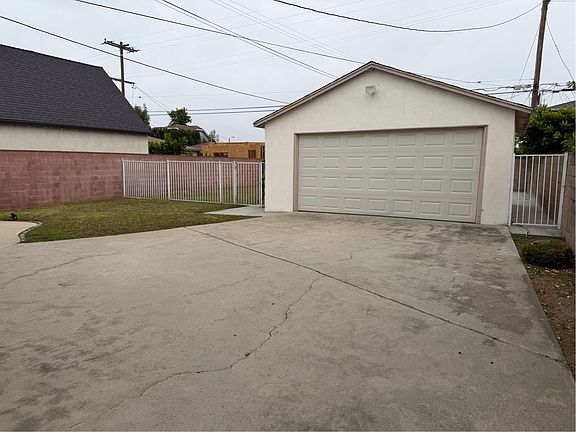 3rd image of 1812 S Sierra Vista Ave