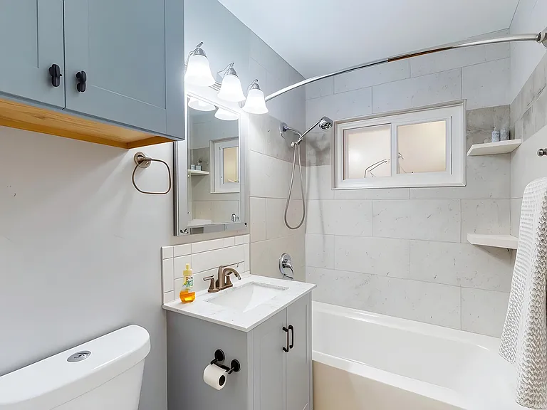 Sapphire Apartments — Photo 9
