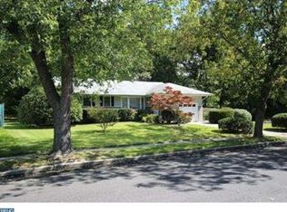 574 Seneca Ct, Magnolia, NJ 08049