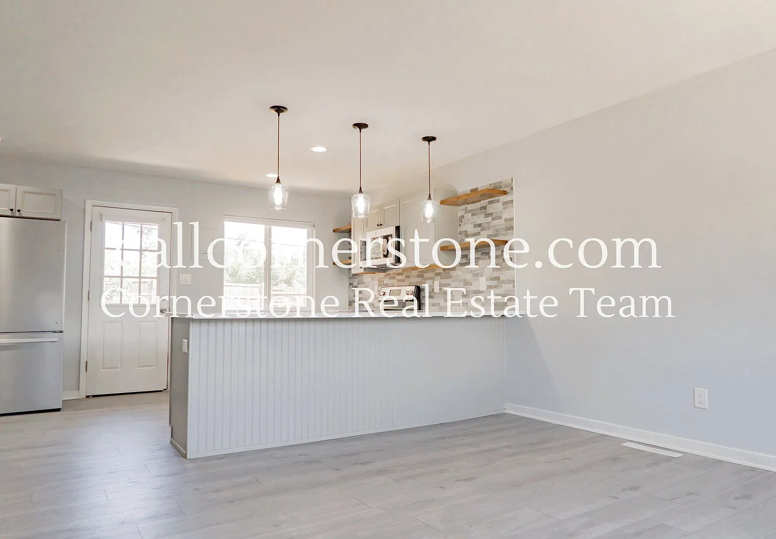 3 bed, 1.0 bath, 864 sqft, $1,672 — Photo 4