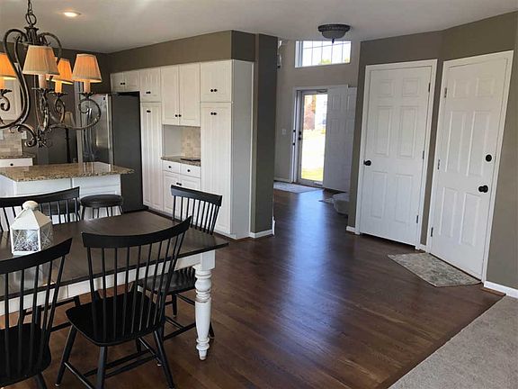 3rd image of 8515 Woodcreek Dr